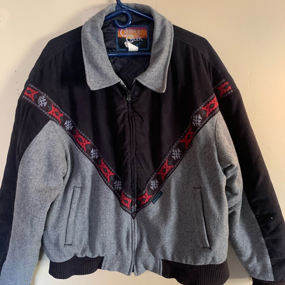 Men’s XL vintage Cripple Creek cost with Aztec print.